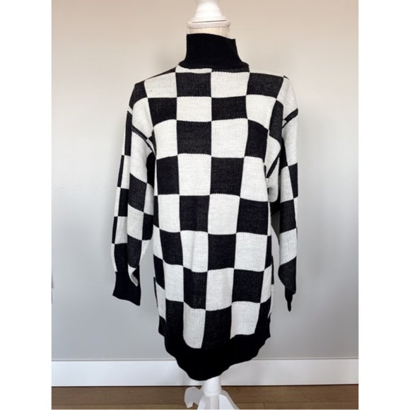 Women's Longer Black & White Checkered Sweater by H & M - Picture 1 of 3